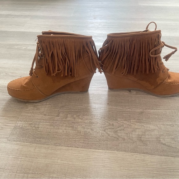 Route 66 womens rust tan faux suede fringed booties 3" wedge heels 10 - Picture 6 of 10